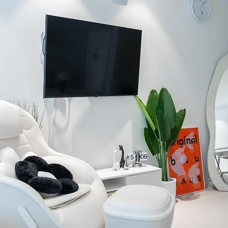New Hongdae Stn 30Sec #Massage Chair #Netflix #Purifier V