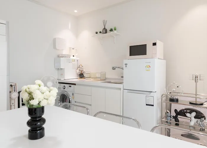 Apartment New Hongdae Stn 30sec #massage Chair #netflix #purifier V