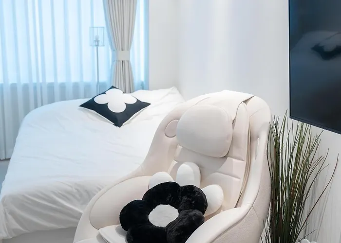 New Hongdae Stn 30sec #massage Chair #netflix #purifier V Seoul