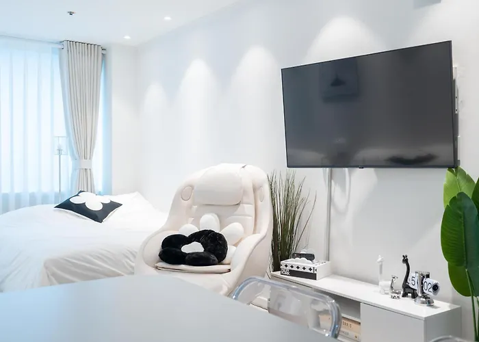 New Hongdae Stn 30sec #massage Chair #netflix #purifier V Apartment