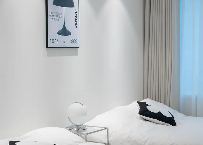 Apartment New Hongdae Stn 30sec #massage Chair #netflix #purifier V *