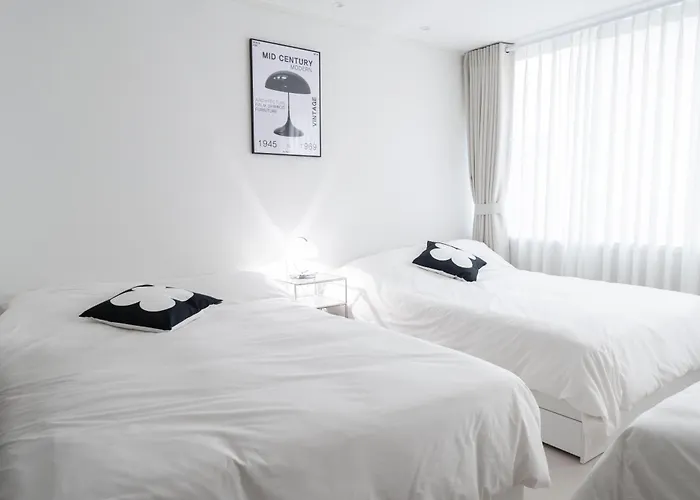 New Hongdae Stn 30sec #massage Chair #netflix #purifier V Seoul
