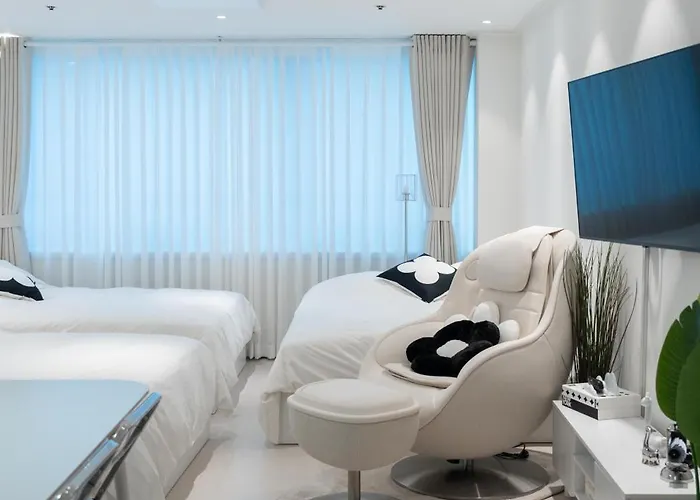 New Hongdae Stn 30sec #massage Chair #netflix #purifier V Apartment