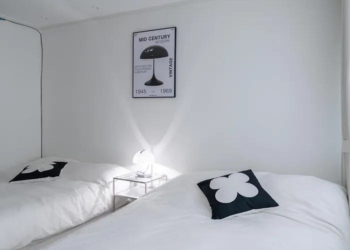 New Hongdae Stn 30sec #massage Chair #netflix #purifier V Apartment Seoul