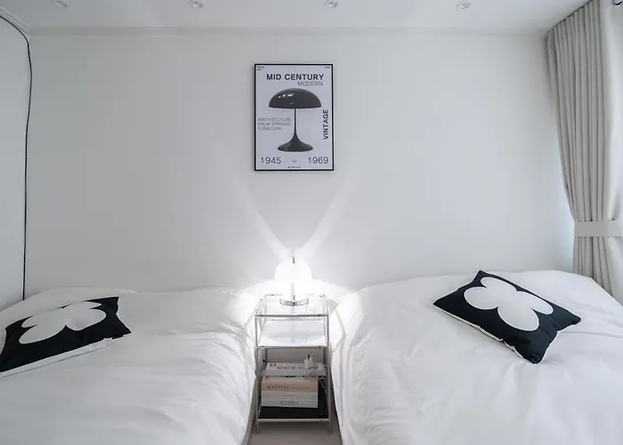 Apartment New Hongdae Stn 30sec #massage Chair #netflix #purifier V *