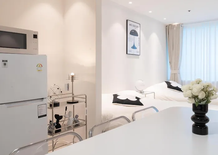 New Hongdae Stn 30sec #massage Chair #netflix #purifier V Apartment Seoul